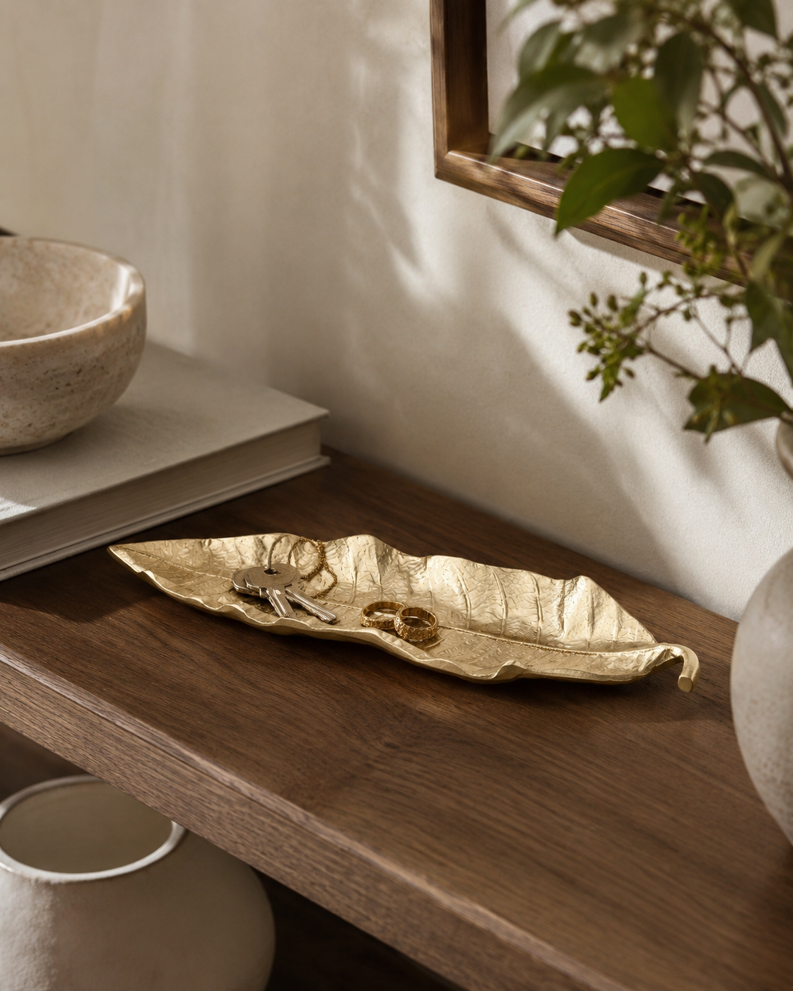 Handcrafted Leaf Centerpiece (Gold Finish)